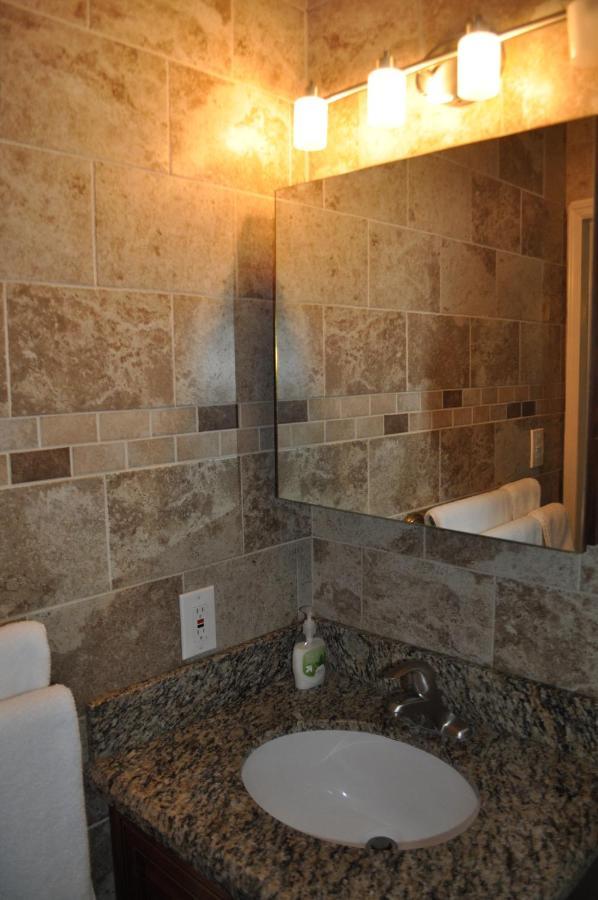 Lovely 3-Bd, Walk To Bars, 9 Min Drive From Beach! Heated Pool. فورت لودرديل المظهر الخارجي الصورة