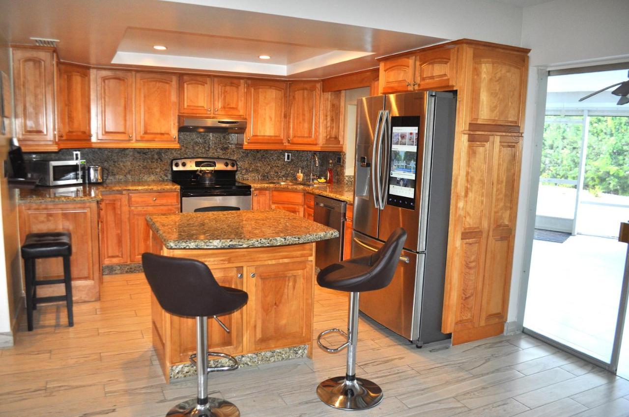 Lovely 3-Bd, Walk To Bars, 9 Min Drive From Beach! Heated Pool. فورت لودرديل المظهر الخارجي الصورة