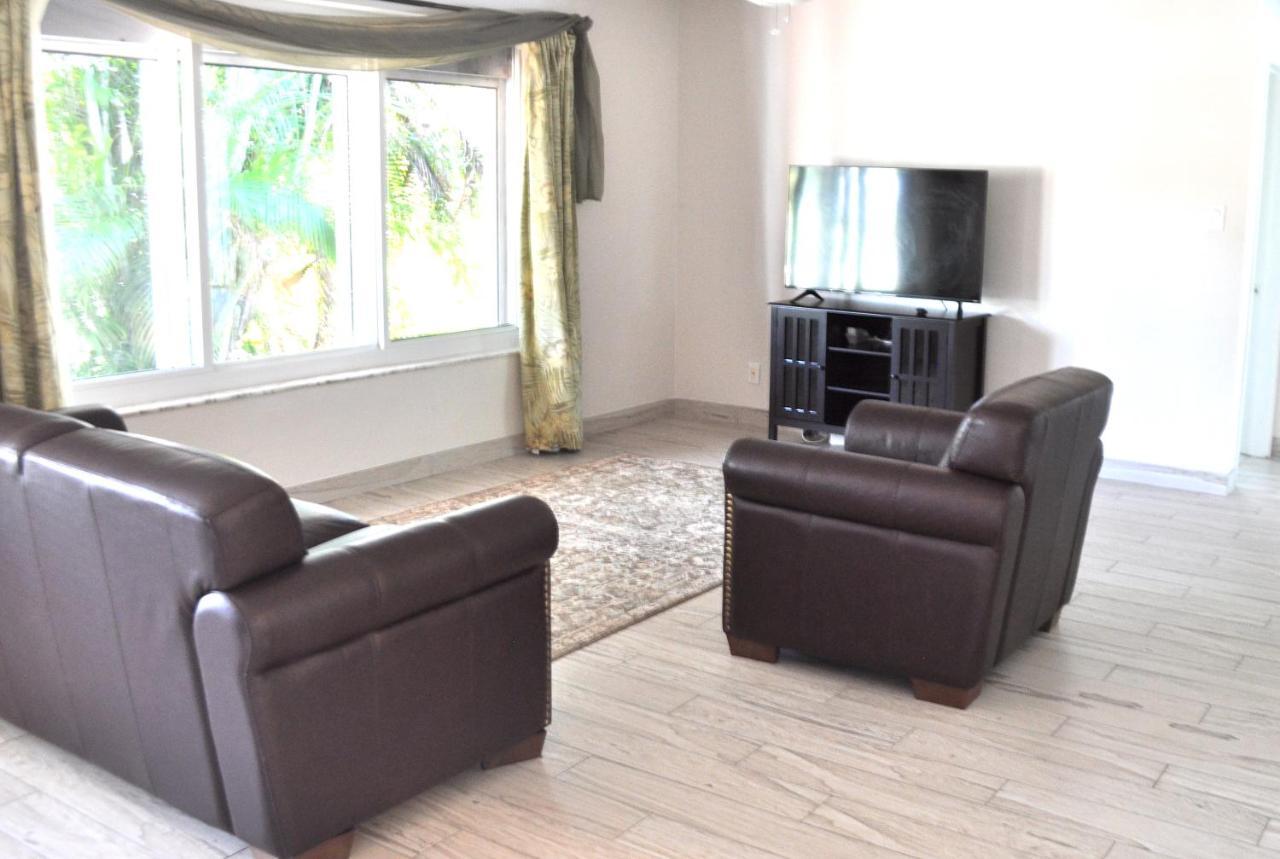 Lovely 3-Bd, Walk To Bars, 9 Min Drive From Beach! Heated Pool. فورت لودرديل المظهر الخارجي الصورة